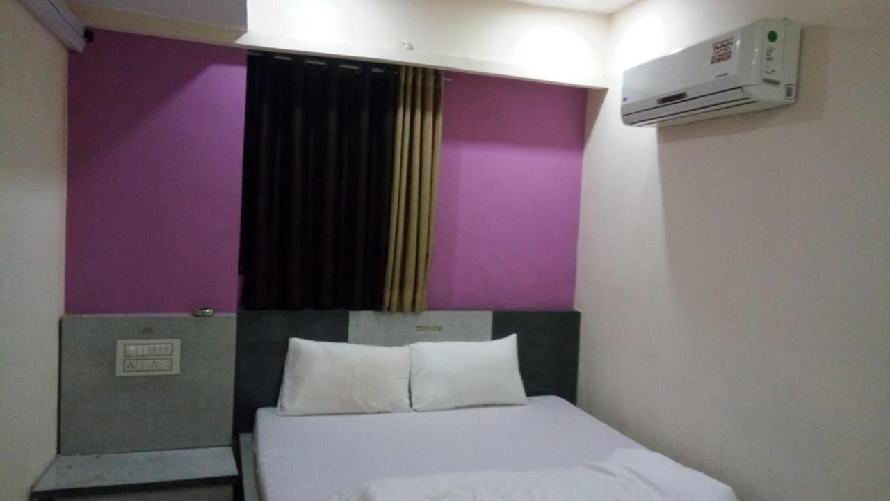 Hotel Swell 阿穆达巴 外观 照片