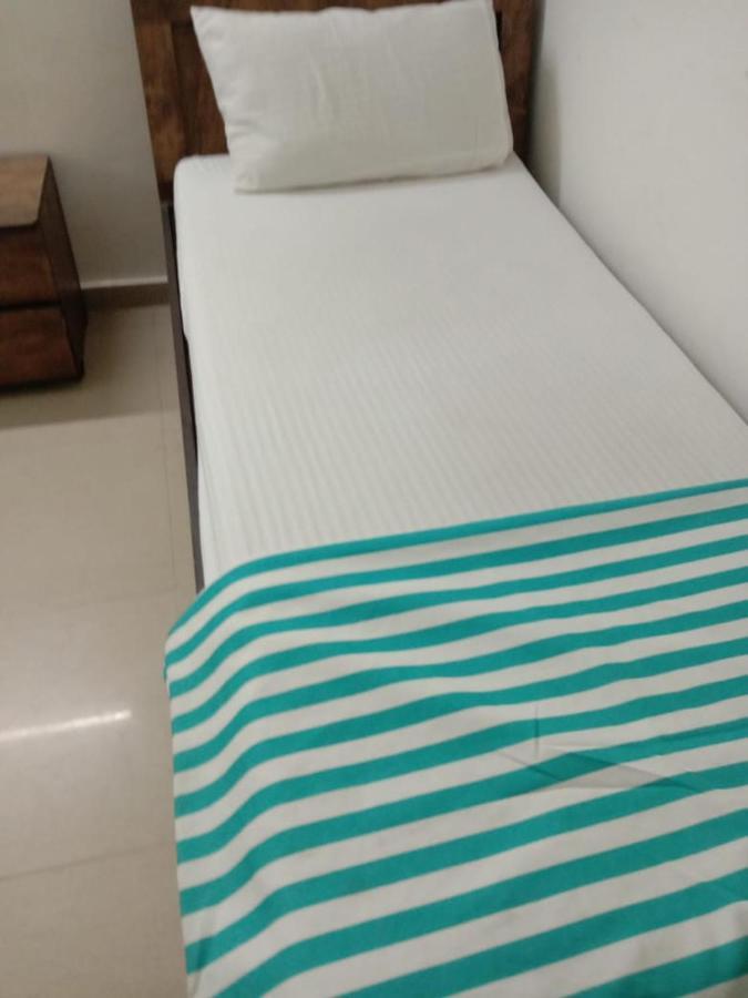 Hotel Swell 阿穆达巴 外观 照片
