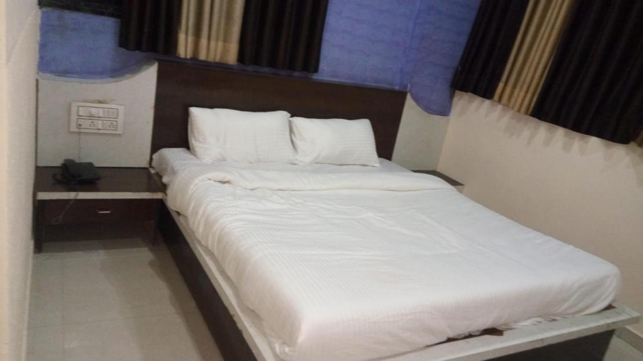 Hotel Swell 阿穆达巴 外观 照片